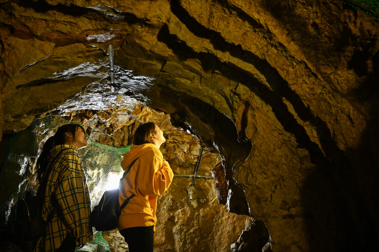 涼感！関ケ原ドライブ「鍾乳洞×風鈴」 - 関ヶ原グルメガーデン｜近江牛