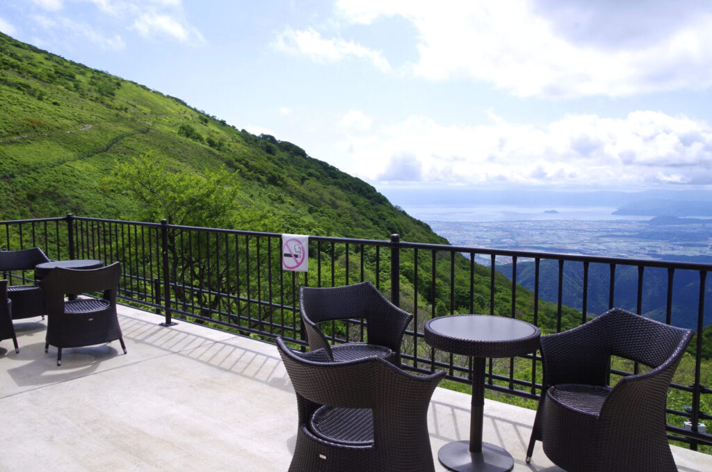 【伊吹山ドライブウェイ開通！！！】山頂の絶景・お土産・ご当地グルメを満喫！！！下山後はsekigahara花伊吹で食事と休憩を🚗⛰️🌸