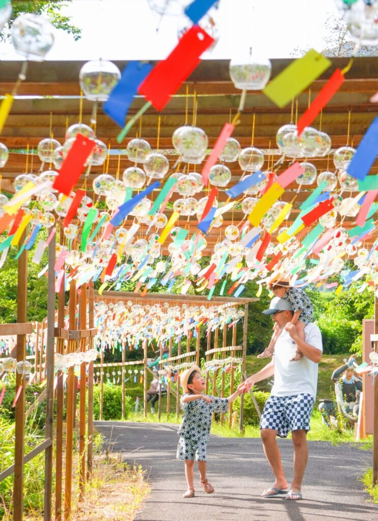 🎐【開幕から4週間経ち話題沸騰！！！】関ケ原願掛け風鈴まつり＆招風うちわまつり｜6,000個の風鈴と絶景うちわのご紹介！！！🌈