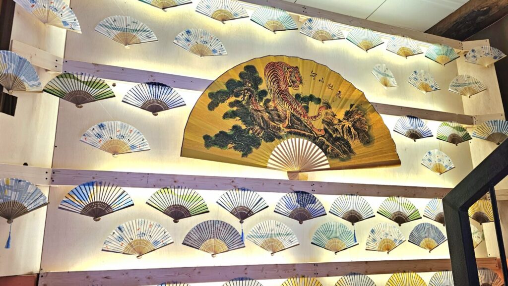 🎐【開幕2週間で大好評！！！】関ケ原願掛け風鈴まつり＆招風うちわまつり｜6,000個の風鈴とうちわの絶景が話題です！！！🌈