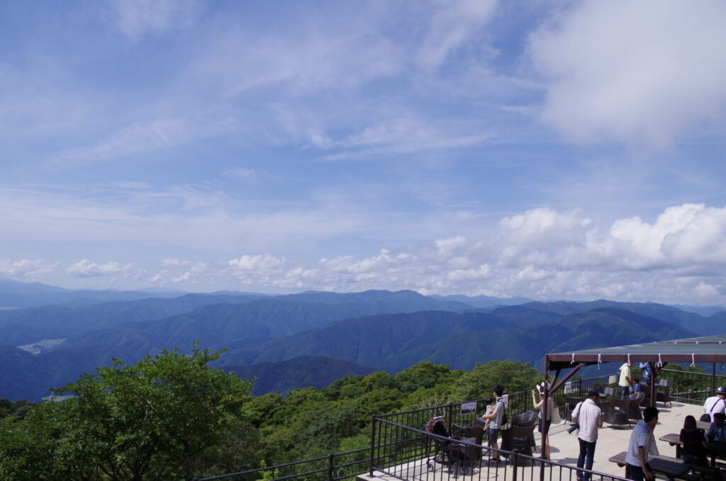 ⛰️🚗【まるで空へ駆け上がる17km！！！】真夏こそ伊吹山ドライブウェイへ！！！🌿☁️✨